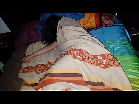 ❤️ Stepson oo garaacaya hooyadeed oo yar intay seexanayso. ❤️❌ Porno Guri  ️❤